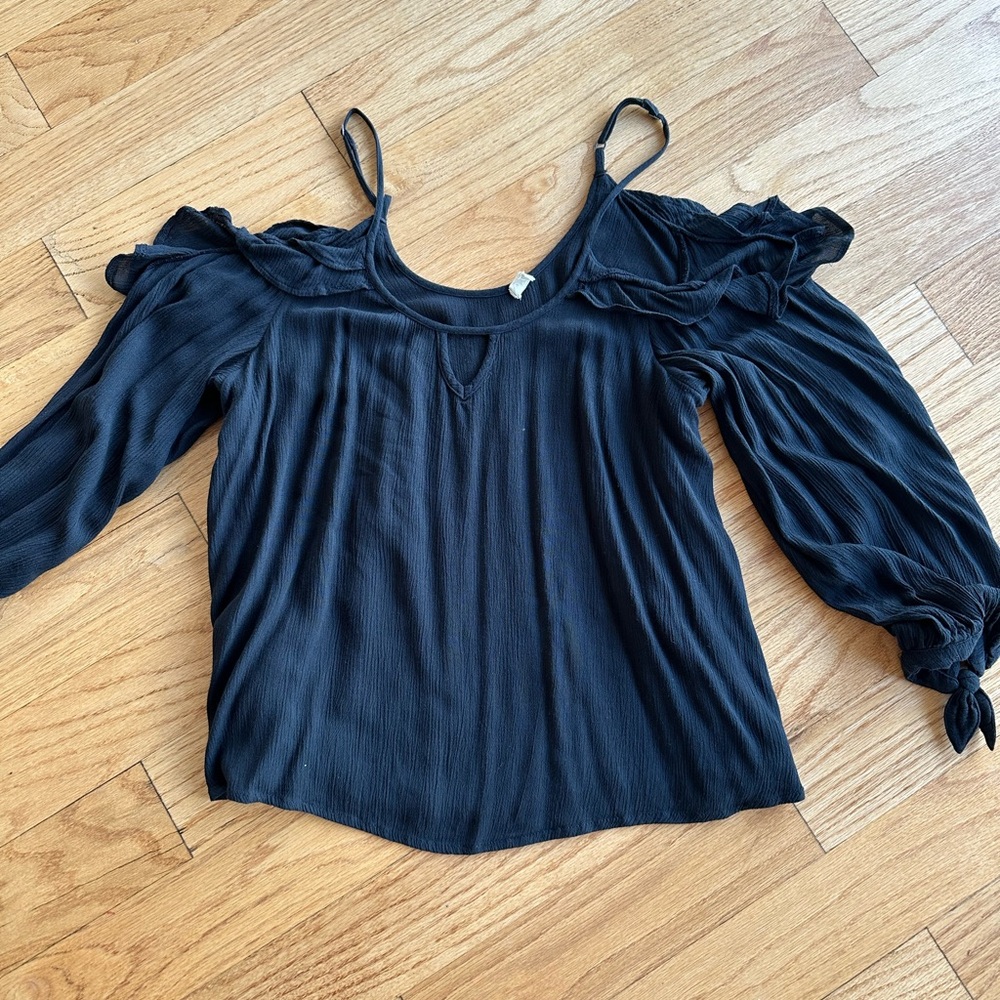 Hollister Black Off-Shoulder Blouse
